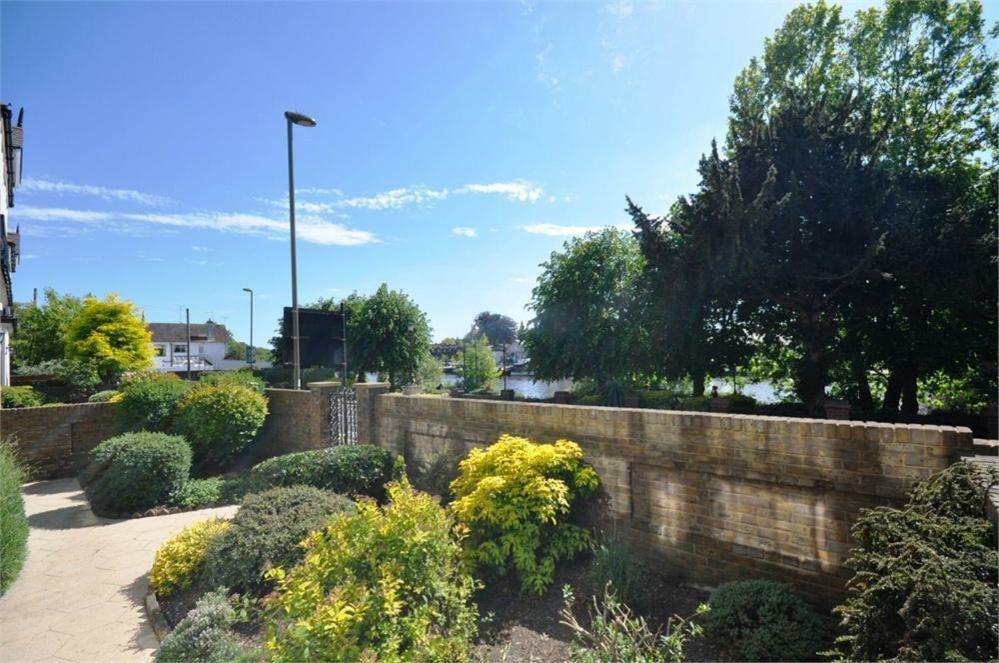 Thames View Apartments 스테인스 외부 사진